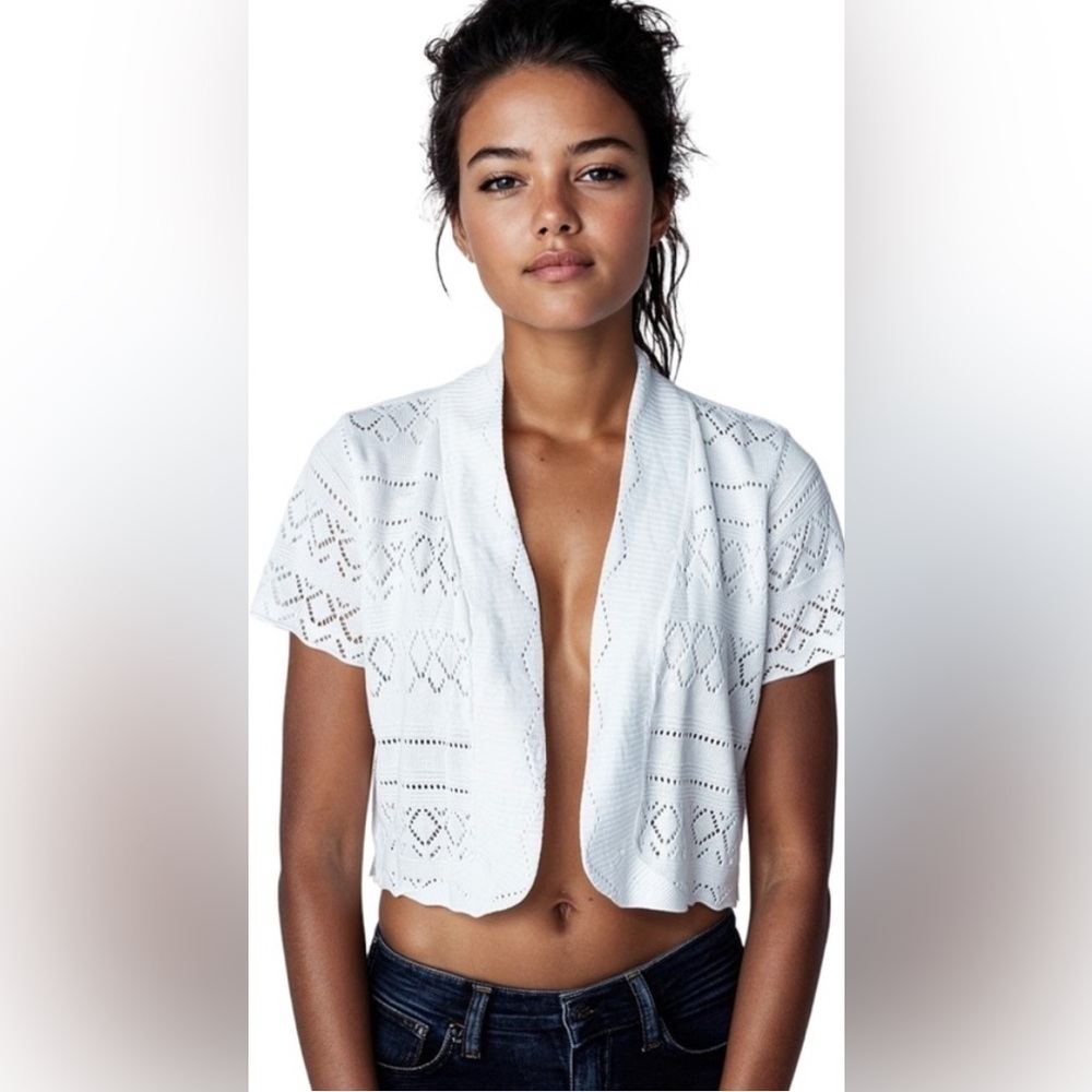 New-Shrug Sexy Chic Cream
Crocheted Crop Shrug
Knit Cardigan
Cocktail nite out